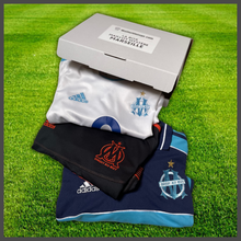 Charger l&#39;image dans la galerie, La Box Maillot Mystère Olympique de Marseille (Édition Limitée)
