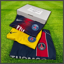 Charger l&#39;image dans la galerie, La Box Maillot Mystère Paris Saint Germain (Édition Limitée)
